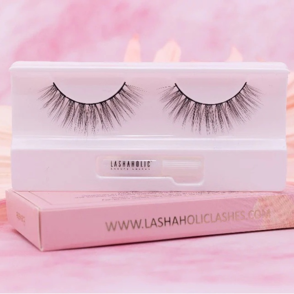 Lashaholic Elevate Silk lashes Luxury